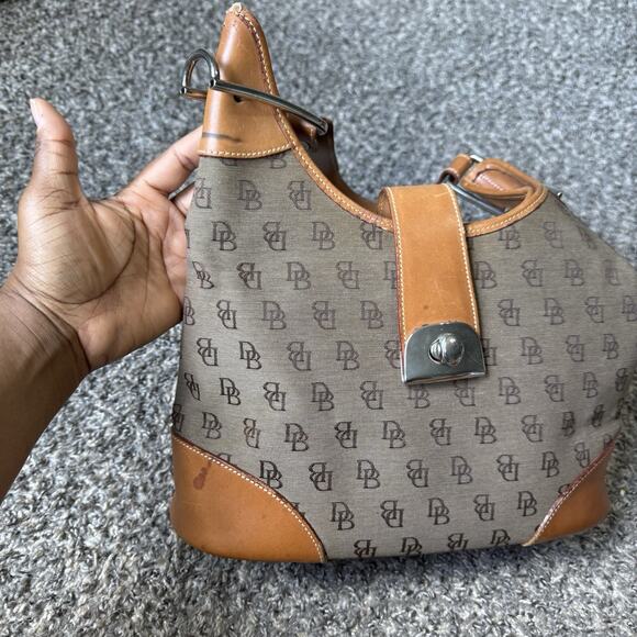 Y2K Vintage Dooney & Bourke Signature Crescent Shoulder Bag Hobo L806 Brown VTG - Picture 4 of 15